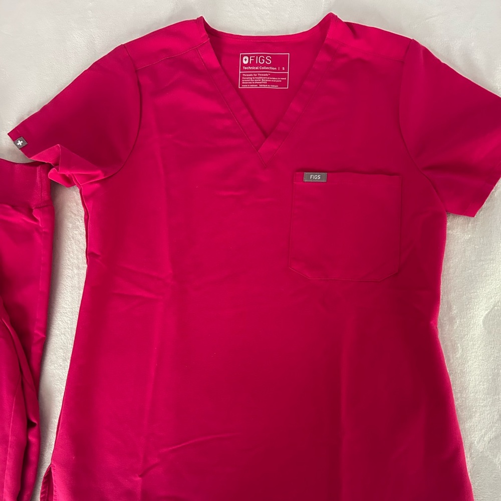 Gently used Figs jogger scrubs small